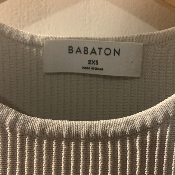 Aritzia Babaton TNA XS and XXS outfit - neutral bone white crop top and sweats - Picture 7 of 10